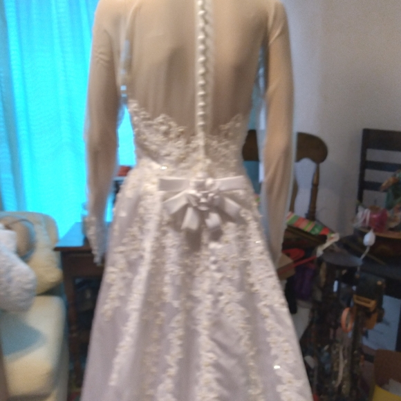 Wedding Dress - Picture 2 of 8